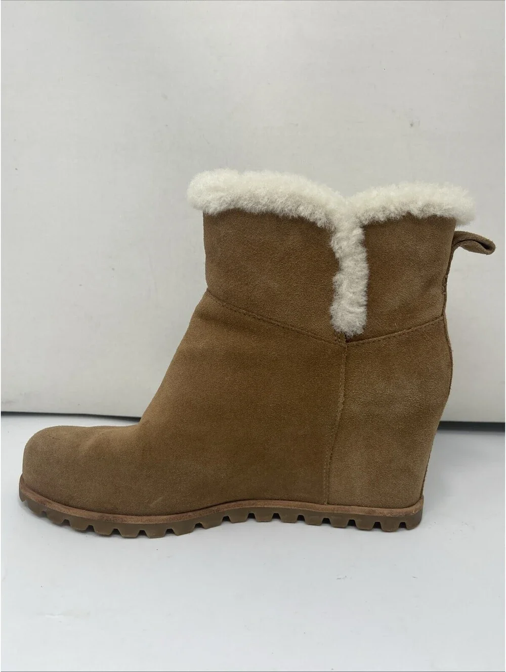 UGG Seyline Women Tan Suede Wedge Booties Shearling Lined Size 9